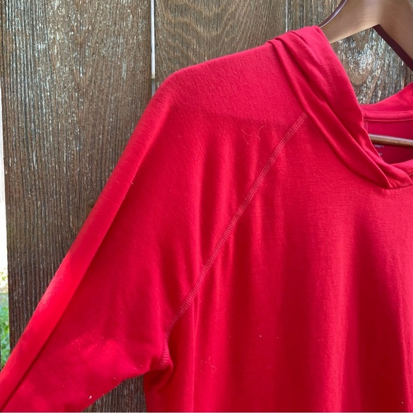 GAP FIT Women's Vibrant Red Lightweight Long Sleeve Hoodie Size Medium - Picture 3 of 7